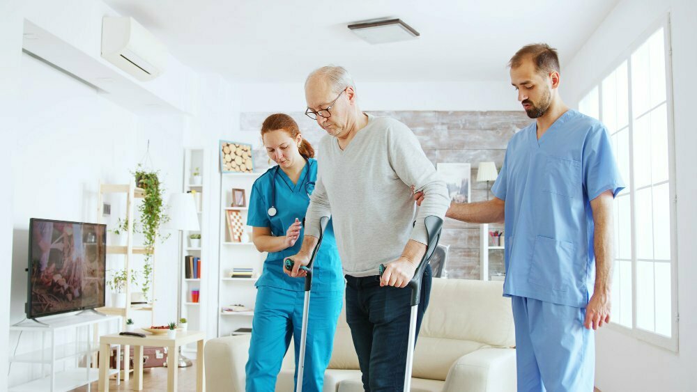یافتن خدمات مراقبت در منزل مناسب برای سالمند
