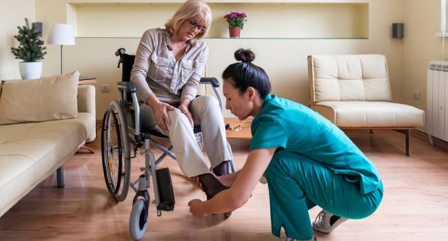 نرخها و خدمات مراقبت از سالمند در منزل به صورت ساعتی و تمام وقت