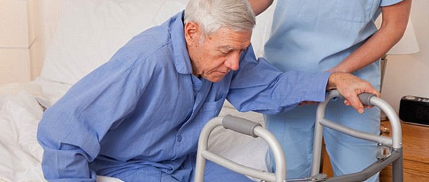 اهمیت نقش پرستار سالمند در ارتقای سلامت روحی و جسمی افراد سالخورده