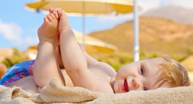 بهترین روش‌های محافظت از کودک در مقابل نور خورشید