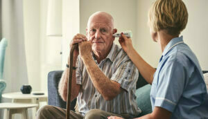اعزام پرستار سالمند با تجربه و قابل اعتماد