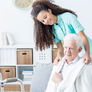 اعزام پرستار مناسب برای نگهداری از یک سالمند در منزل