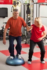 سارکوپنی یا کاهش حجم عضلات در سالمندان چیست؟
