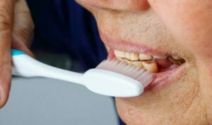 بهبود بهداشت دهان سالمند 