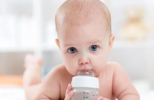 نوشیدن آب در نوزادان