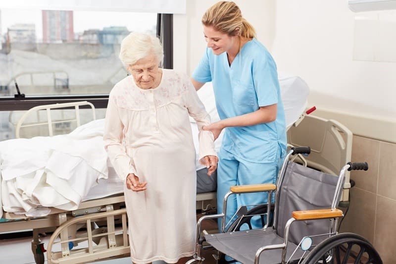 برای استخدام همراه در بیمارستان باید چه روندی طی شود؟