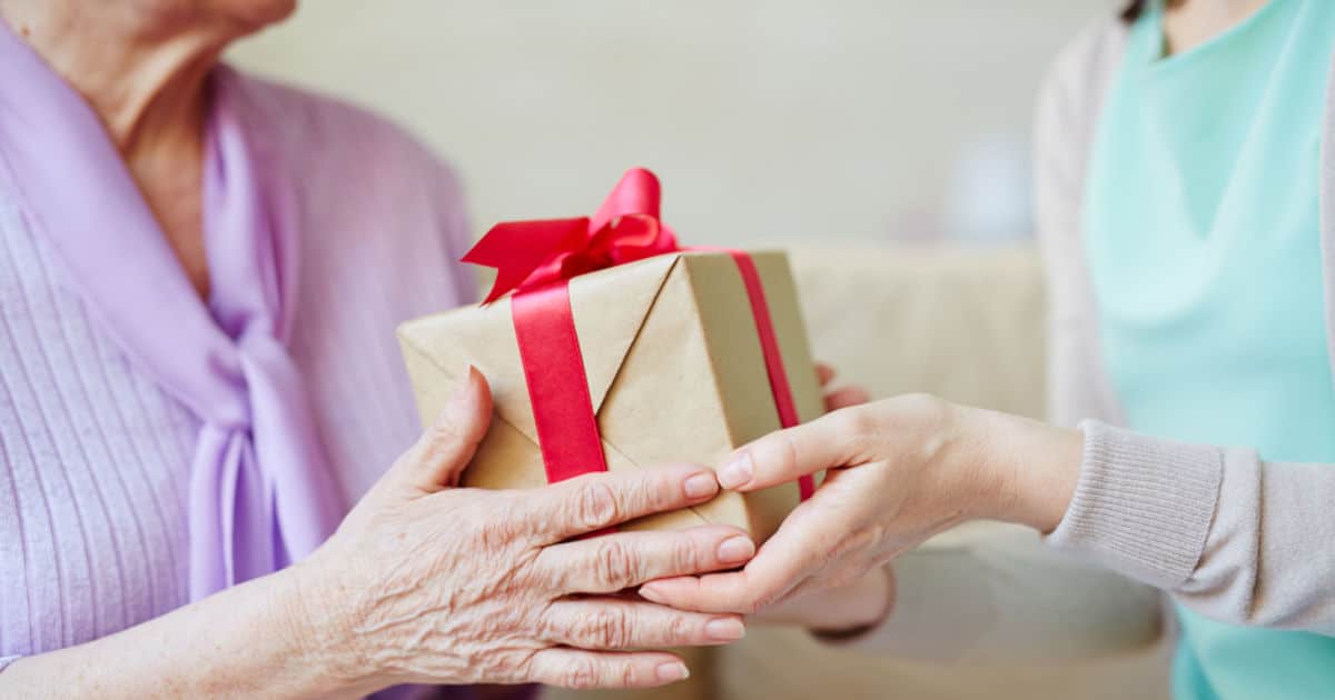 هدیه مناسب برای سالمندان
