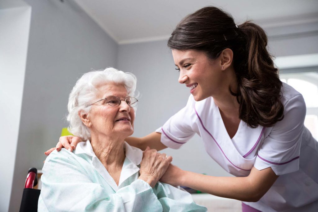 خدمات مراقبتی و نگهداری سالمند در منزل