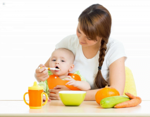 بهترین زمان برای شروع غذای کمکی دادن به نوزاد