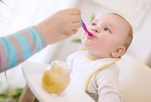 سن شروع غذای کمکی برای نوزادان از چه زمانی است