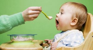 سن شروع غذای کمکی برای نوزادان از چه زمانی است