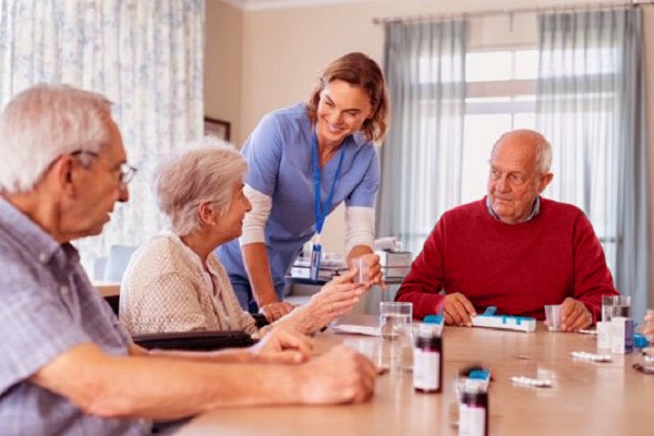 مهارت‌های ارتباطی موثر با سالمندان از ویژگی‌های بارز یک پرستار سالمند مجرب است